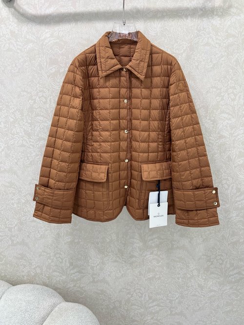 Moncler Epinal Square Quilted Collared Down Jacket with an Elegant Design