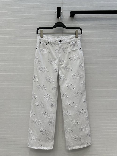 Chanel Exclusive Embroidered White Denim Jeans with Three - Dimensional Cut