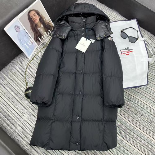 Moncler Recommended Early Autumn-Winter: Hooded Mid-Length Down Jacket with Classic Sleeve Patch