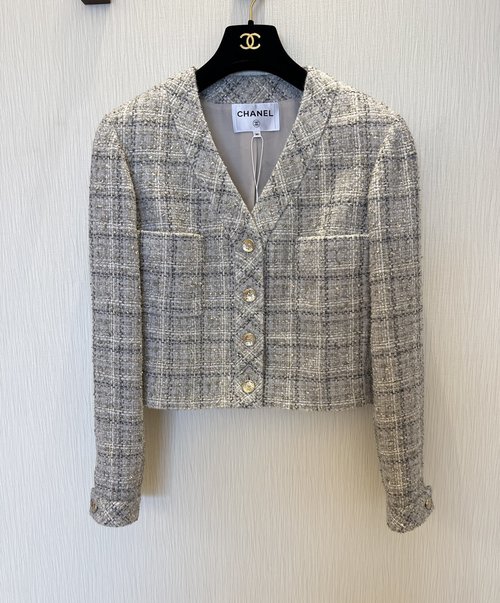 Chanel V-Neck Chunky Wool Blazer in Classic Soft Wool Fabric
