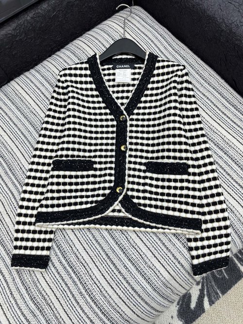 Chanel Chan Vintage Series Heavy - Color - Blocked V - Neck Coat, Stylish