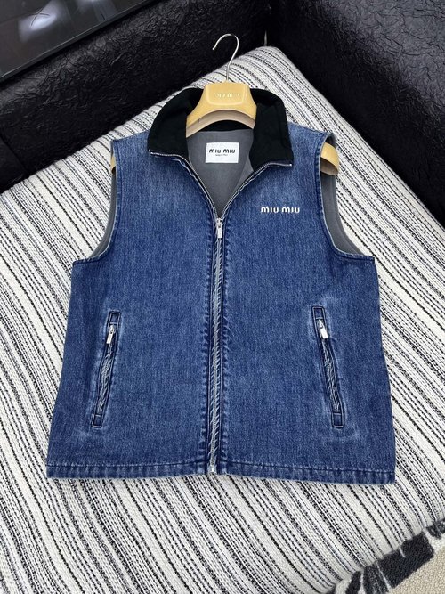 Miu Miu Customized Denim Vest with Vintage and Versatile Style
