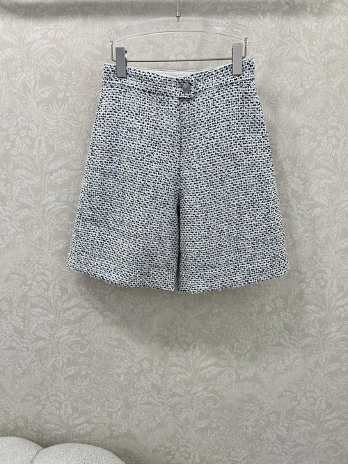 Chanel Customized Tweed Shorts with Premium Texture and Elegant Knitting