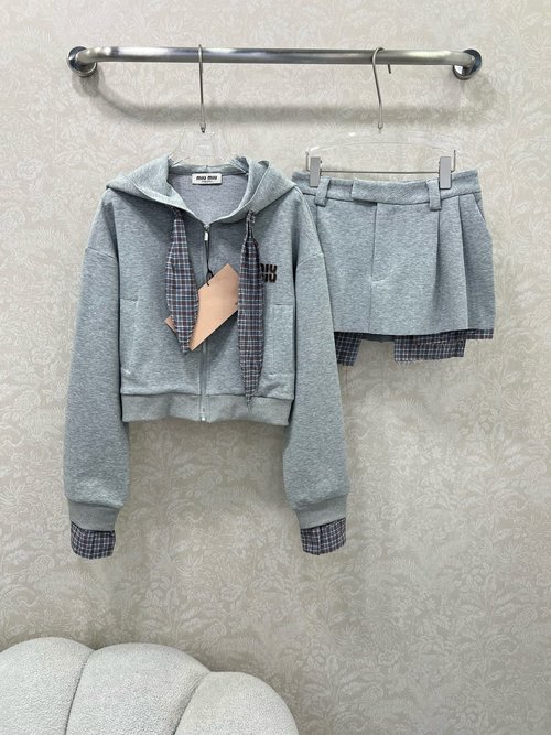 Miu Miu New Arrival Two-Tone Sweatshirt Set in Vintage Style