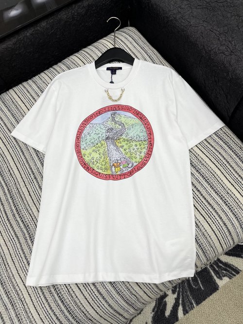 Louis Vuitton Printed Short-Sleeve T-Shirt with Slimming Luxury Style
