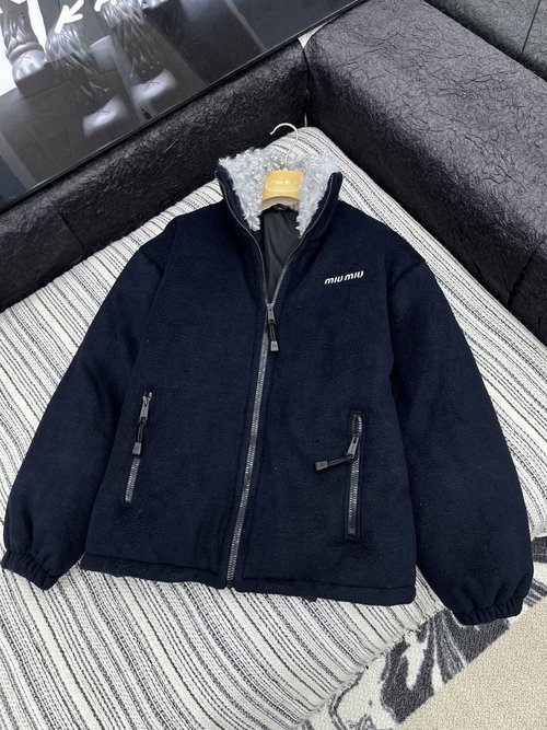 Miu Miu Thick Fleece Jacket with Fluffy Collar, Versatile for Korean-inspired Looks