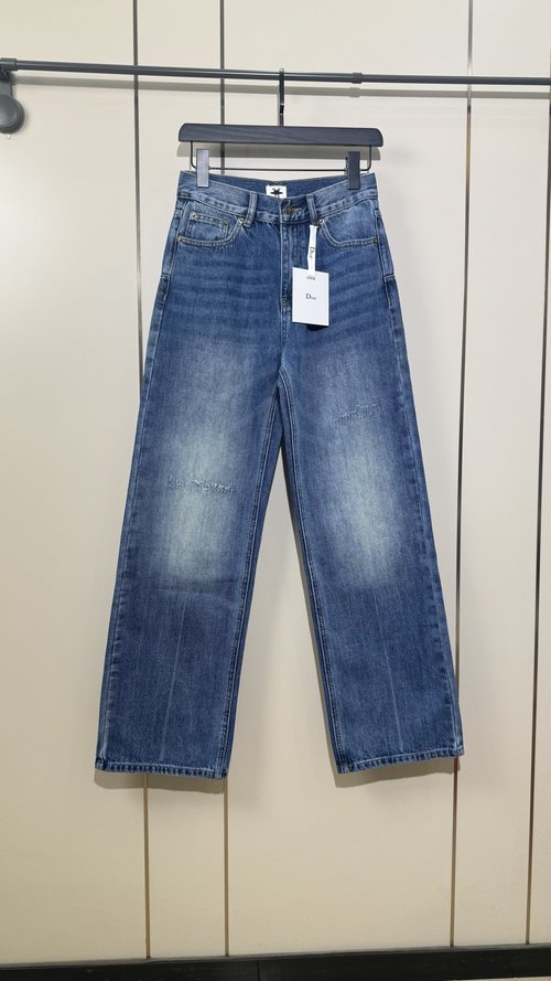 Dior Straight Jeans for Comfortable and Stylish Wear