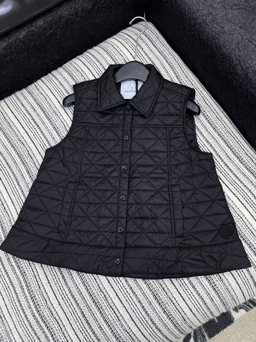 Moncler Original Quality Down Vest with Custom Matte Fabric and Distinctive Logo