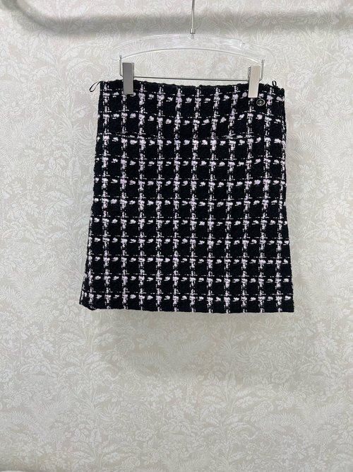 Chanel Luxurious Handmade Knitted Wool Mini Skirt with Silk Lining