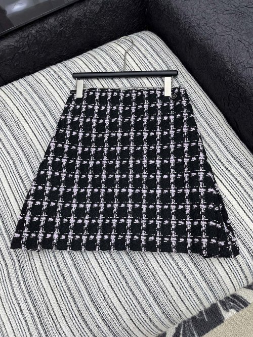 Chanel Handmade Tweed Skirt with Customized Black-pink Splicing