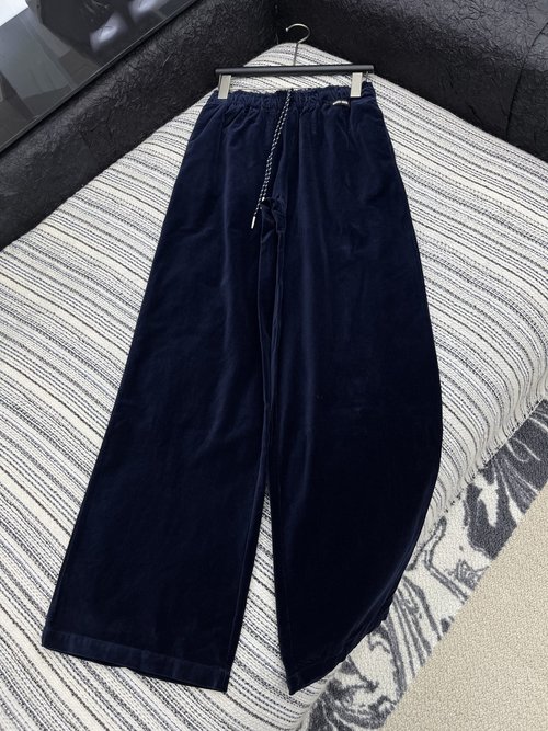 Miu Miu Elegant Velvet Casual Pants with High-Quality Fabric