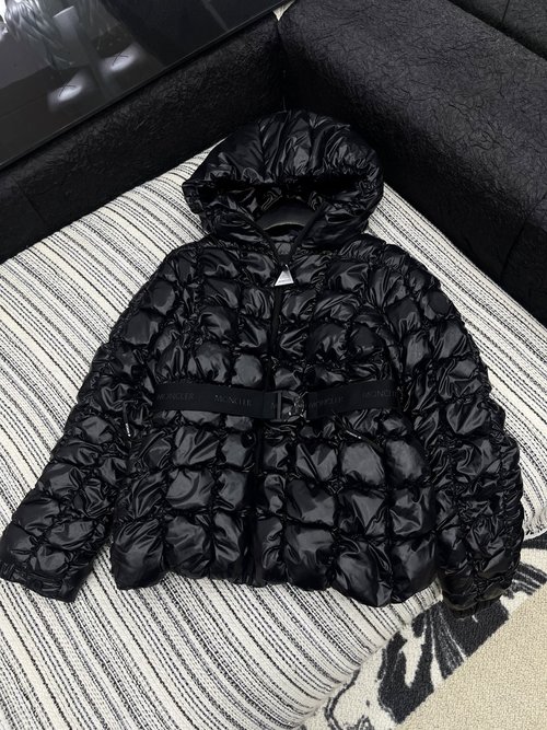 Moncler Ant Waist Design Down Jacket Filled with 90% Goose Down and Exclusive Embroidery Logo