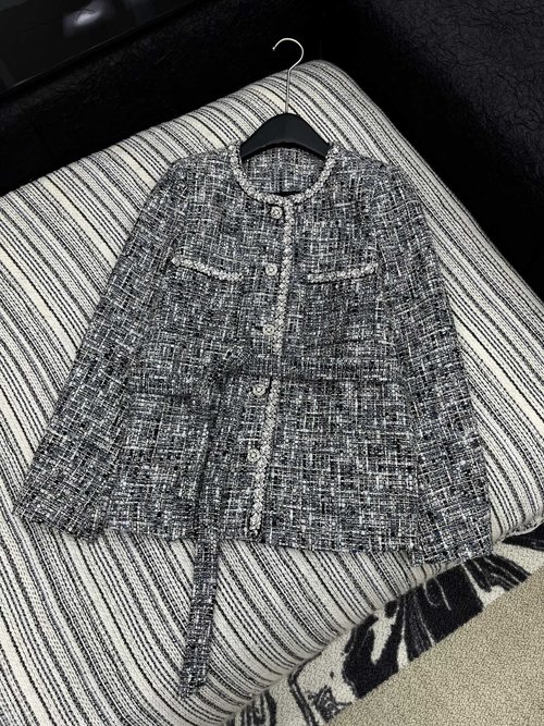 Chanel Hand-set Diamond-knitted Tweed Round-neck Coat with Diamond Buttons