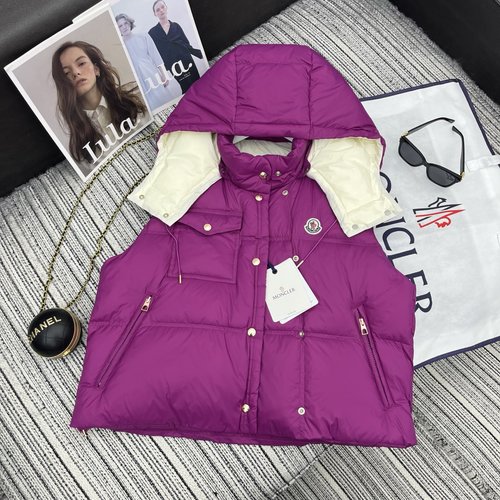 Moncler Lightweight and Warm Detachable Hooded Down Vest with Brand Decoration