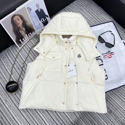 Moncler Stylish and Warm Detachable Hooded Down Vest for Layering