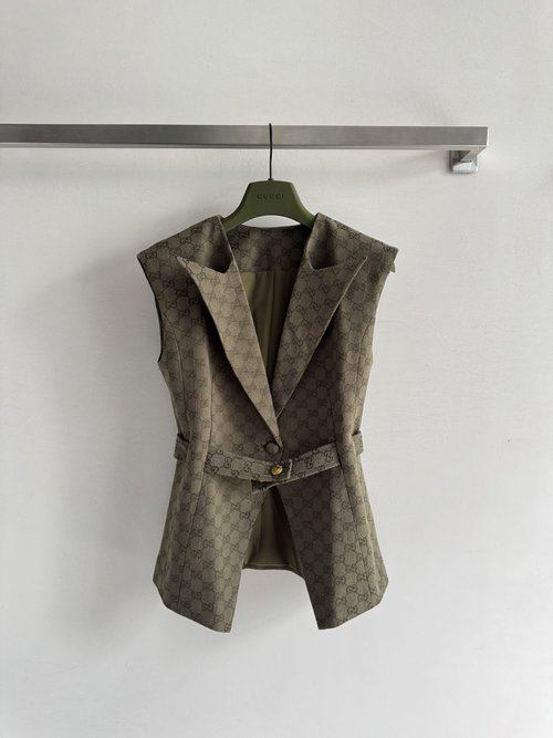 Gucci Stylish Waistcoat with Slimming Effect