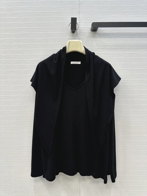 The Row Exclusive Row-style Tencel Wool Triangle Scarf Base Layer with Versatile Wearing Styles