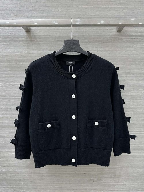 Chanel Exclusive Bowknot Knit Cardigan with Stylish Design