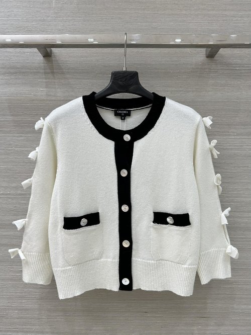 Chanel Exclusive Bowknot Knit Cardigan with Stylish Design