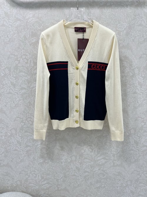 Gucci Flattering and Comfortable V-Neck Color-Blocked Knit Cardigan with Letter Jacquard