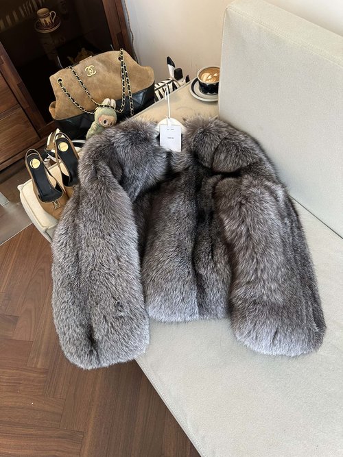 Dior Finland Imported Top - Quality Rare Silver Fox Fur