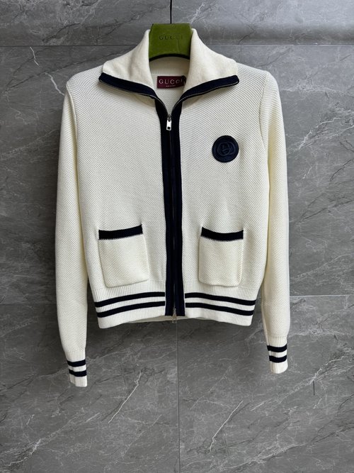 Gucci Retro Color Blocked Knitted Cardigan with Logo Emblem