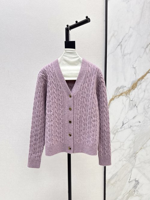 Loro Piana Vintage V-Neck Wool Coat for a Sophisticated Appearance