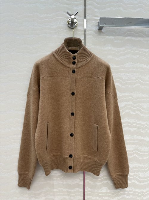 Loro Piana High-End Cashmere Collared Jacket in Classic Style