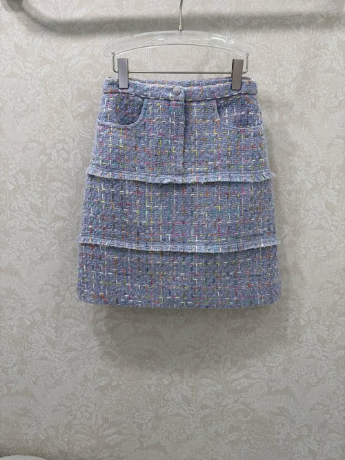 Chanel Medium Silk-Lined Tweed Skirt with Dreamy Texture and Classic Design
