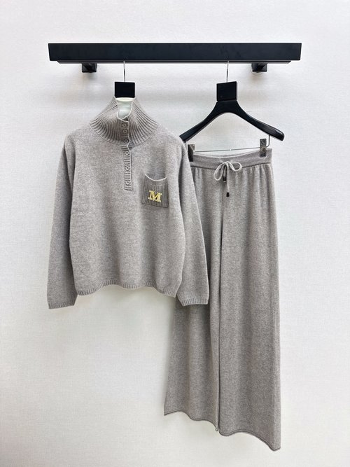 Max Mara Exclusive Knitted Suit, Refined and Versatile