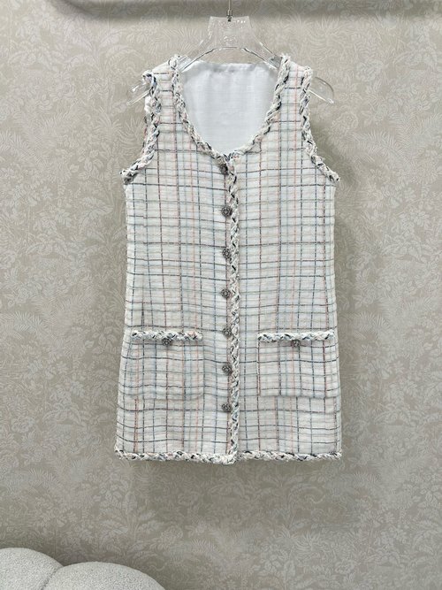 Chanel Customized Woolen Knitted Vest Skirt with Gold Trim and Button Detailing