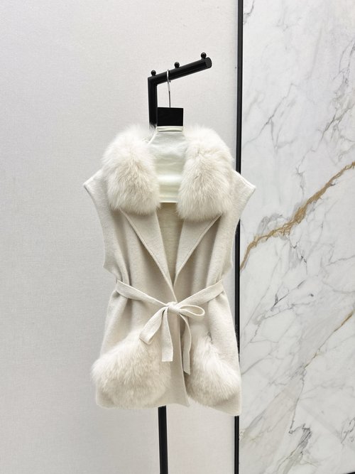 Fendi Luxurious Fox Fur Collar Vest: Comfortable and Adaptable