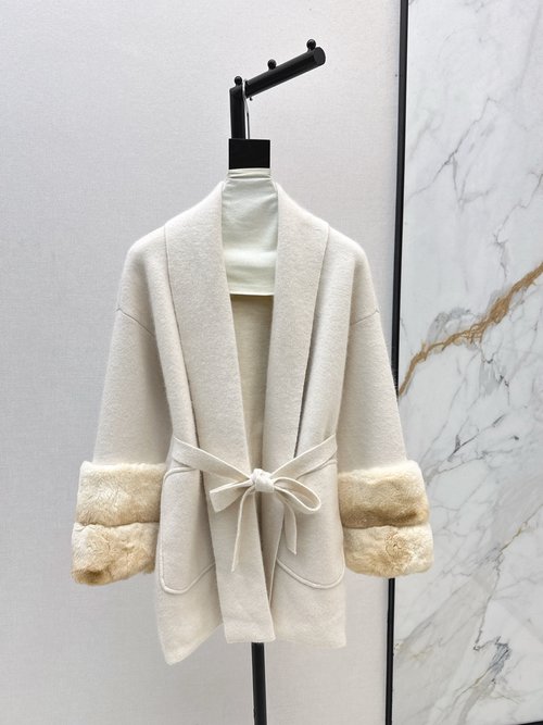 Fendi Soft and Well - fitting Mid - Length Sweater Coat with Rex Rabbits Fur
