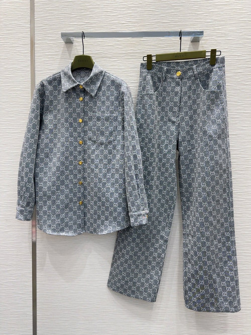 Gucci Elegant Jacquard Suit for All-Day Comfort