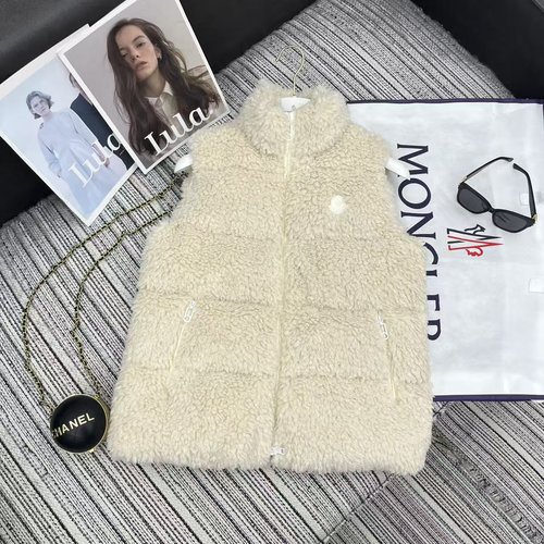 Moncler Recommended Furry Collared Down Jacket Vest with Classic Badge