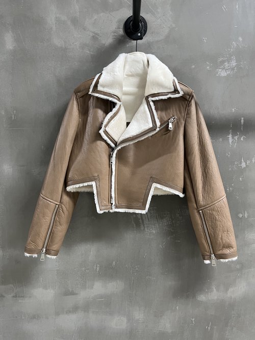 Miu Miu Stylish Fur-Trimmed Jacket with Classic Collar and Slimming Fit