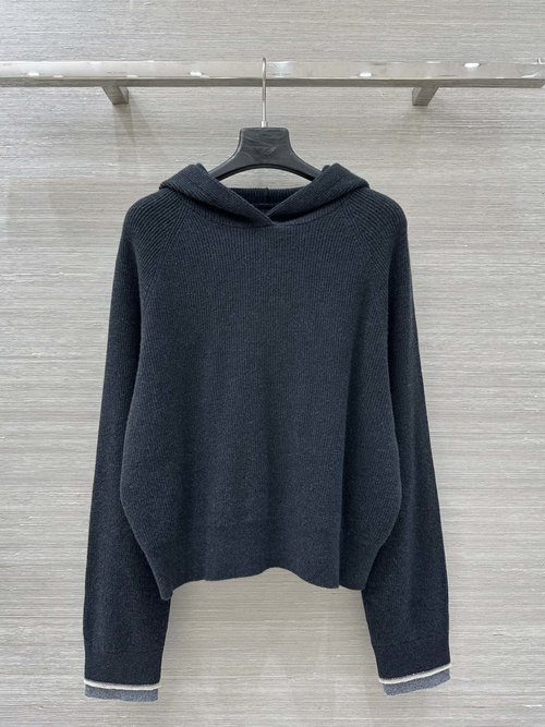 Brunello Cucinelli Exclusive High-end Cashmere Suit with Chain Accents for a Slimming Silhouette