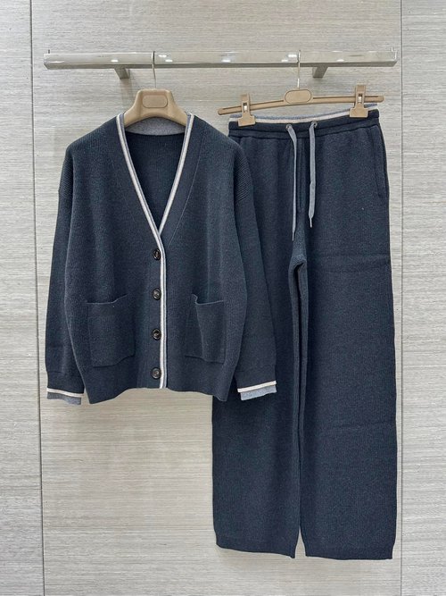 Brunello Cucinelli Exclusive High-end Cashmere Suit with V-Neck Cardigan and Chain Details