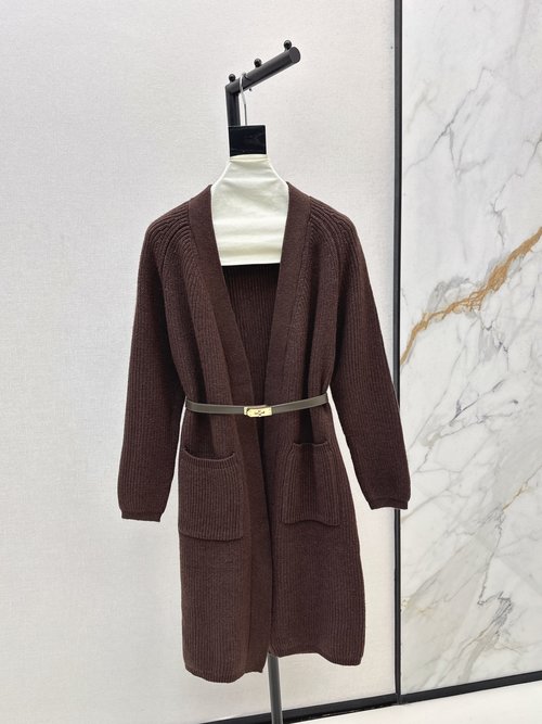 Hermes Knit Coat: Lazy Style with Old-Money Vibe