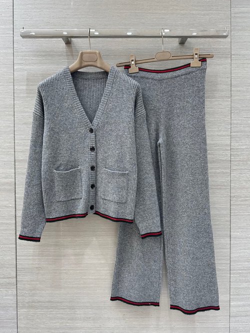 Gucci Exclusive Knit Cardigan and Trousers Set with Red-Green Contrast