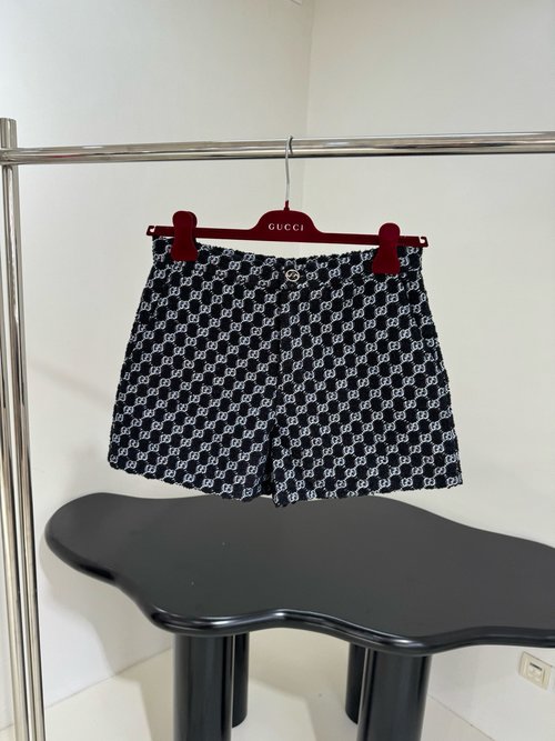 Gucci Premium Wool Jacquard Shorts with Coordinated Pattern, Versatile Style