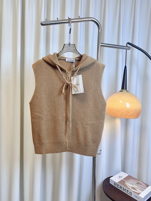 Max Mara Zippered Logo Wool Cardigan, Elegant and Comfortable