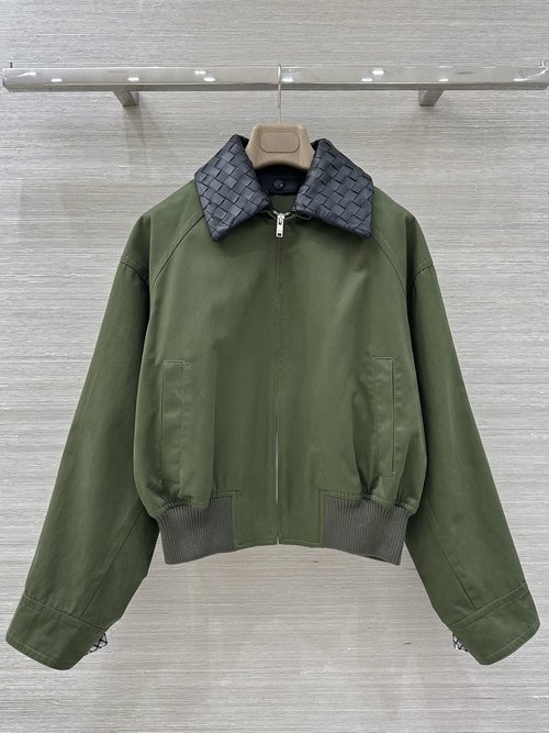 Bottega Veneta Exclusive First Release: Detachable Collar Jacket with High-end Aesthetic