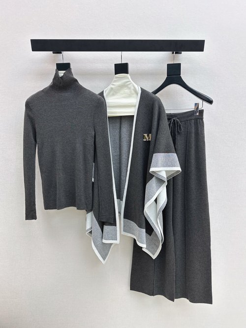 Max Mara Knitted Suit Set: Elegant and Comfortable Appearance