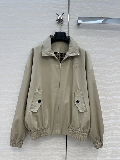 Versace Miu Series Collared Jacket with Checked Lining, Providing Layered and Slimming Effect