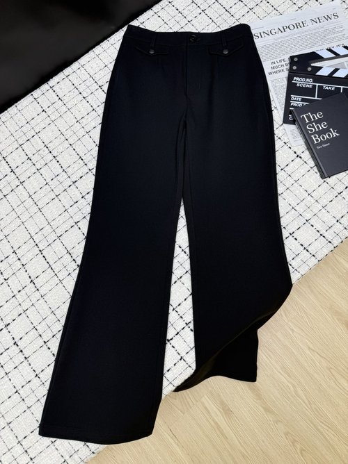 Loro Piana Two-button Stretch Flare Jeans for Leg-lengthening and Versatility