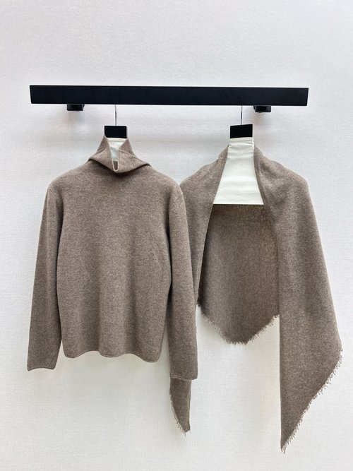 Loro Piana Cashmere Two-Piece Set: Stylish and Warm