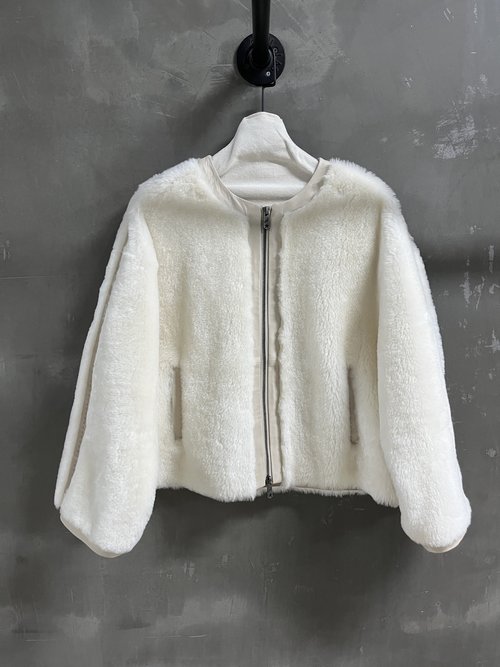 Max Mara Versatile and Elegant Fur-Integrated Garment in Classic Melange