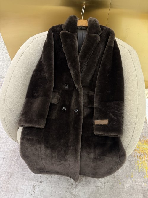 Brunello Cucinelli Double - breasted Reversible Merino Wool Fur Coat with Gentle Texture