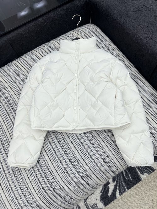 Moncler Bespoke Down Jacket with Embroidered Logo for Timeless Warmth